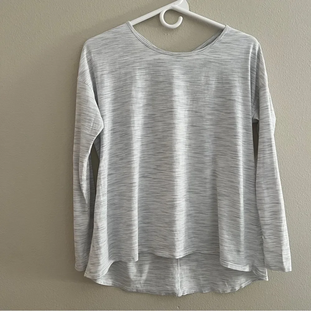 Lululemon back into it long sleeve open back top women’s size 6 gray